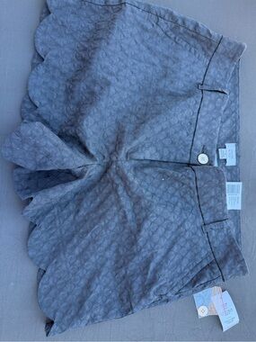 Crown Gray Scallop-Hem Textured Shorts